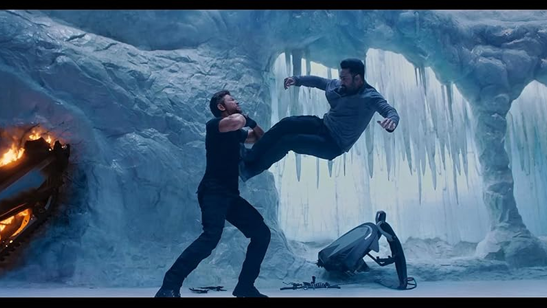 War 2 (2025) Movie Screenshot (2) War 2 (2025) Movie Screenshot (2)